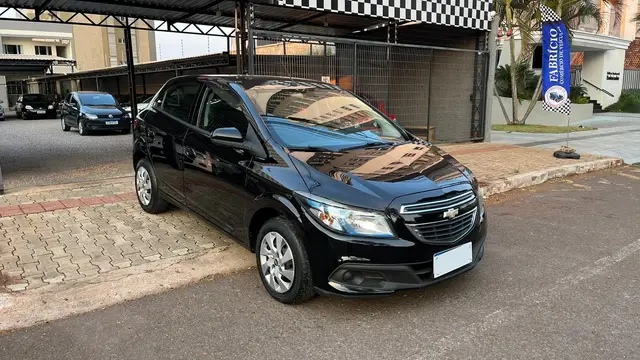 Carro Chevrolet Onix 2015 1.4 LT SPE/4