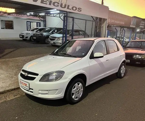 Carro Chevrolet Celta 2013 LS 1.0 (Flex) 4p