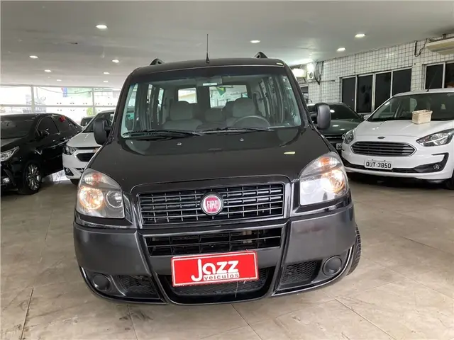 Carro Fiat Doblò 2018 Essence 1.8 7L (Flex)