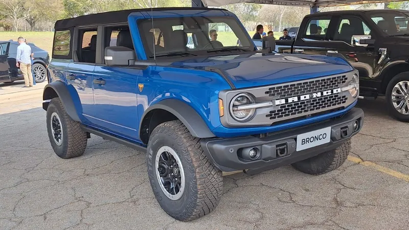Novo Ford Bronco deve vir em 2025 para peitar Jeep Wrangler