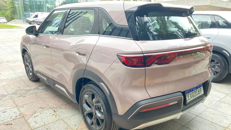 BYD Yuan Pro já vem com item que falta no BYD Dolphin e Dolphin Mini 