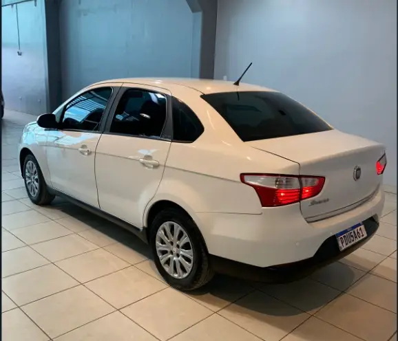 Carro Fiat Grand Siena 2017 Evo Attractive 1.4 8V (Flex)