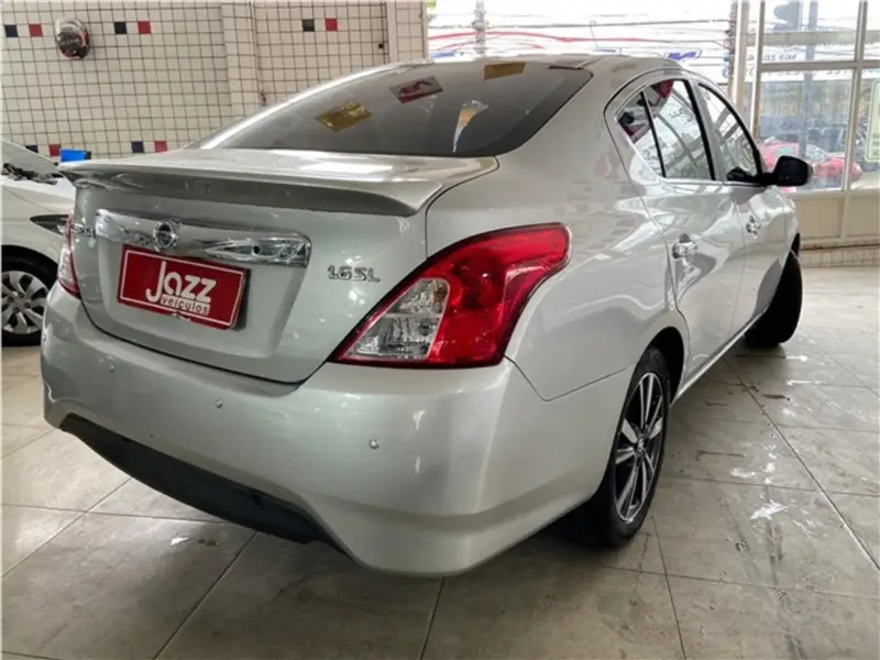 Nissan Versa 1.6 16V SV (Flex)