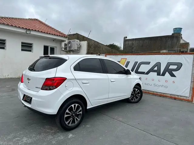 Carro Chevrolet Onix 2015 1.4 LTZ SPE/4 (Aut)