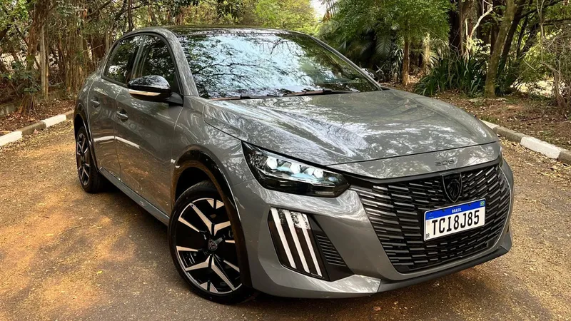 Novo Peugeot 208 GT 2025: conheça o hatch renovado em 23 fotos exclusivas