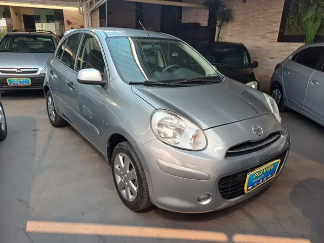 Carro Nissan March 2012 1.6 16V SR (Flex)