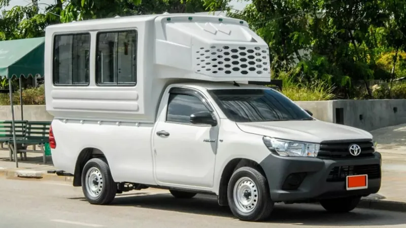 Toyota Hilux é transformada em ônibus pelo preço de um T-Cross