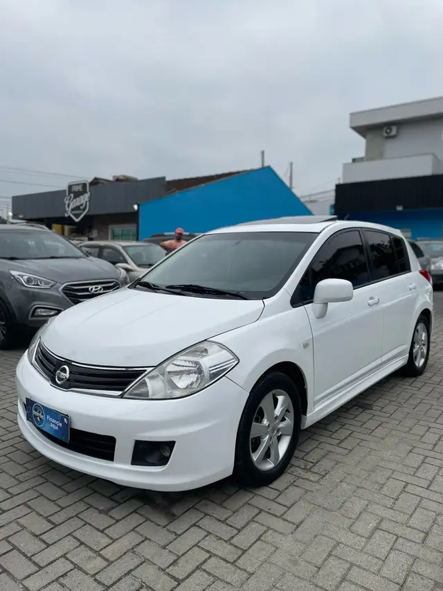 Carro Nissan Tiida 2012 SL 1.8 (flex) (aut)