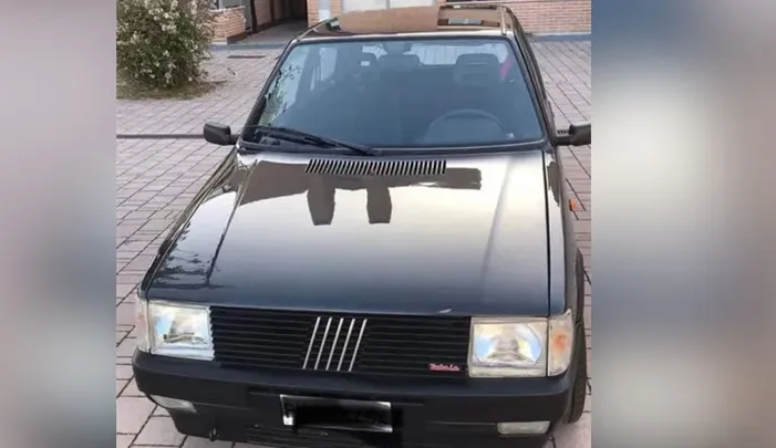 Hatch com injeção eletrônica e apenas 50 km rodados está sendo vendido a preço de SUV