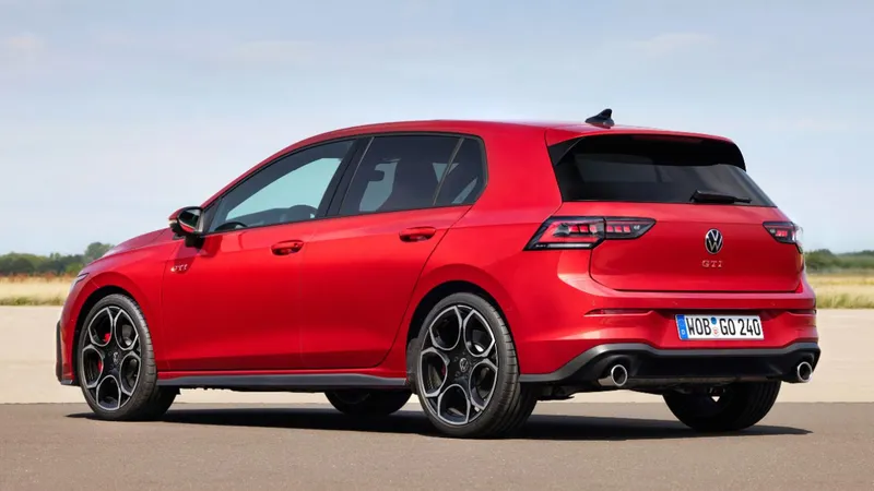 Novo VW Golf GTi está no Brasil, mas ainda não sabe se fica por aqui