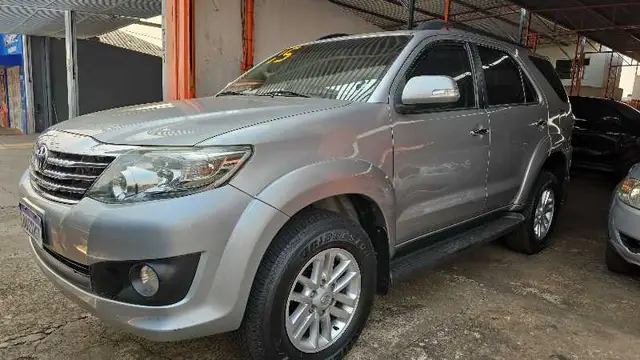 Carro Toyota SW4 2015 SR 4x2 2.7/ 2.7 Flex 16V Aut.