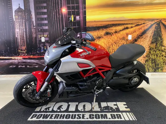 Carro Ducati Diavel 2011 1198