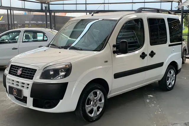 Carro Fiat Doblò 2020 Essence 1.8 16V (Flex)