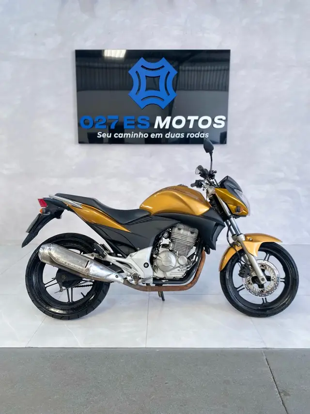 Moto Honda CB 300R 2010 Standard