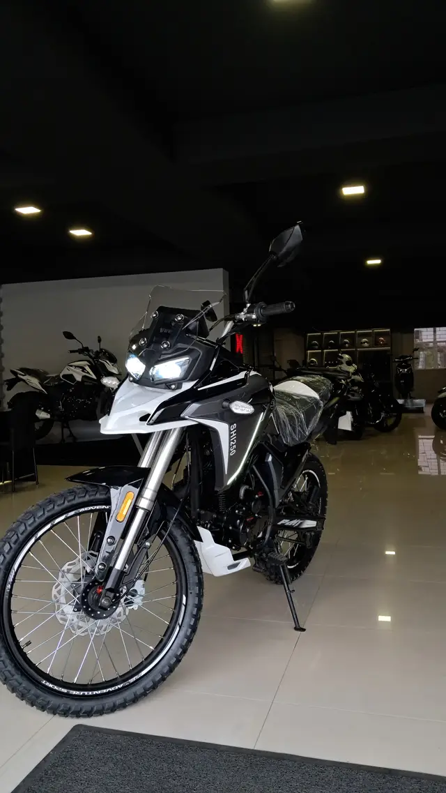Carro Shineray SHI 250 2025 249 cc