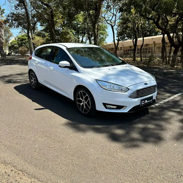 Carro Ford Focus Hatch 2016 Titanium 2.0 PowerShift