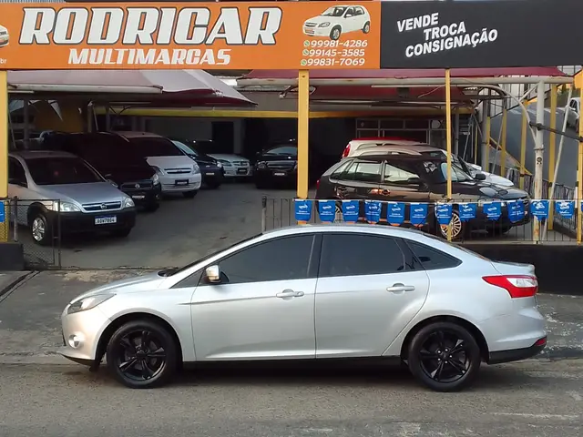 Carro Ford Focus Hatch 2014 SE Plus 2.0 16V PowerShift