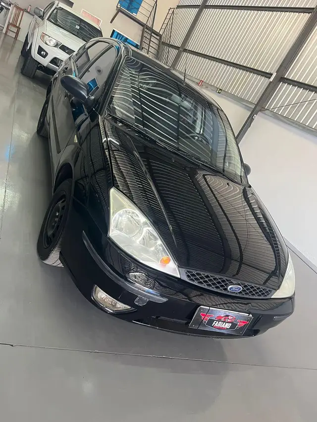 Carro Ford Focus Hatch 2005 Ghia 2.0 16V
