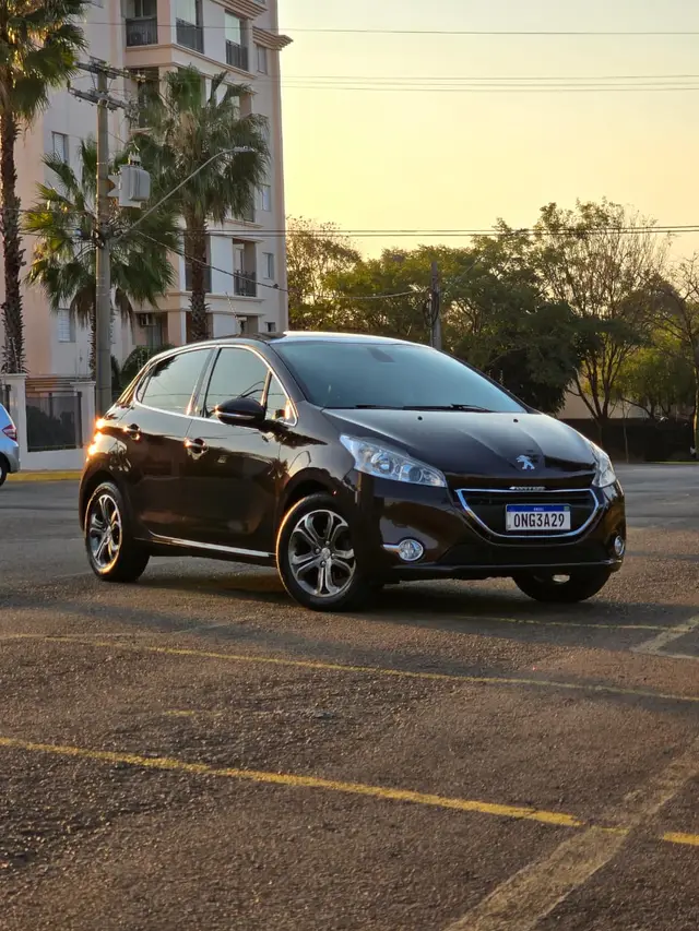 Carro Peugeot 208 2014 Griffe 1.6 16V (Flex) (Aut)