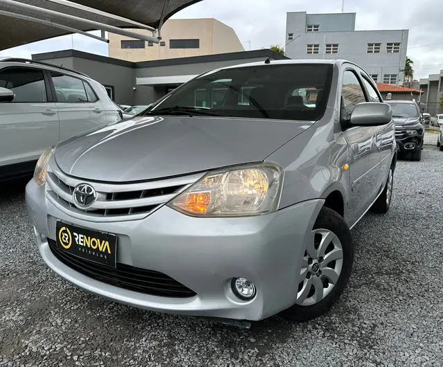 Carro Toyota Etios 2013 XS 1.3 (Flex)