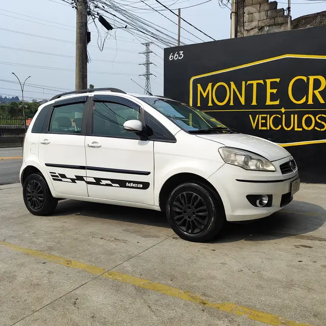 Carro Fiat Idea 2011 Attractive 1.4 8V (Flex)