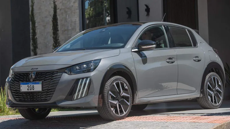 Novos Peugeot 208 e 2008 mal chegaram e terão novidades já em 2025; entenda 