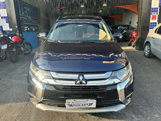 Carro Mitsubishi Outlander 2016 2.2 DI-D 4WD (Aut)