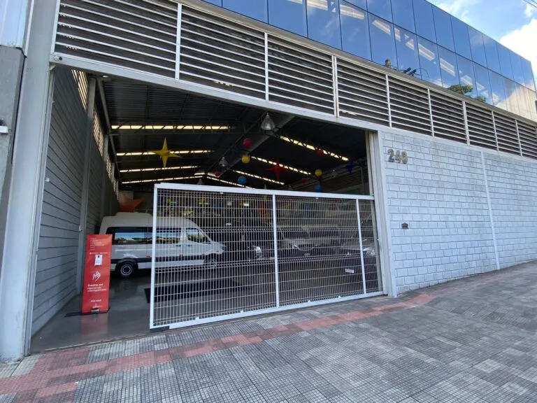 Fachada da loja Veículos à venda em Martins Vans Utilitarios Ltda Me - Belo Horizonte - MG | Mobiauto