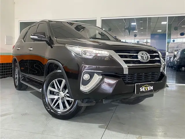 Carro Toyota SW4 2017 2.8 TDI SRX 5L 4x4 (Aut)