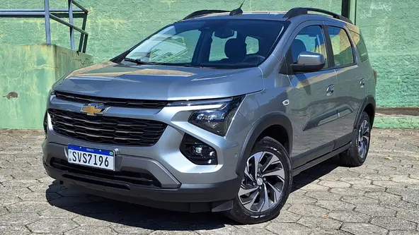 Minivan ganhou estilo SUV, mas mantém receita básica para seguir trilha de sucesso