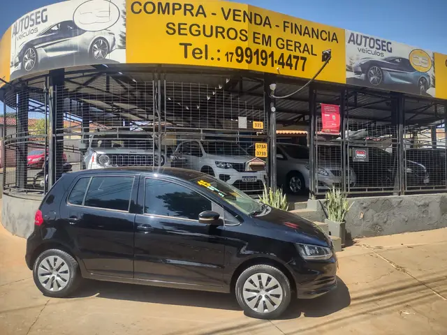 Carro Volkswagen Fox 2015 Trendline 1.0 TEC (Flex)