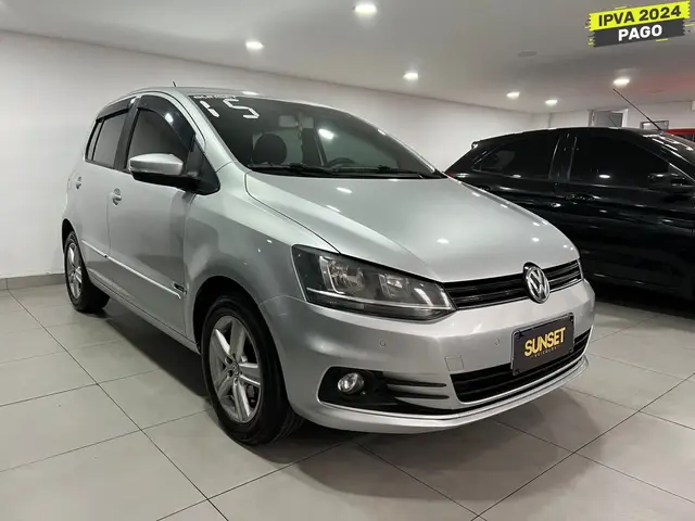 Carro Volkswagen Fox 2015 Comfortline 1.0 TEC (Flex)