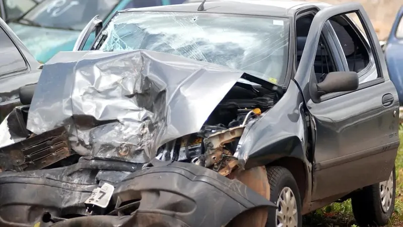 Por que peças de carros são mais caras de um lado do que do outro?