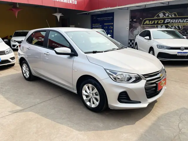Carro Chevrolet Onix 2023 LT 1.0