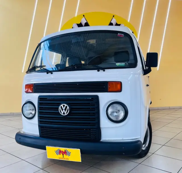 Carro Volkswagen Kombi 2013 Lotação 1.4 (Flex)