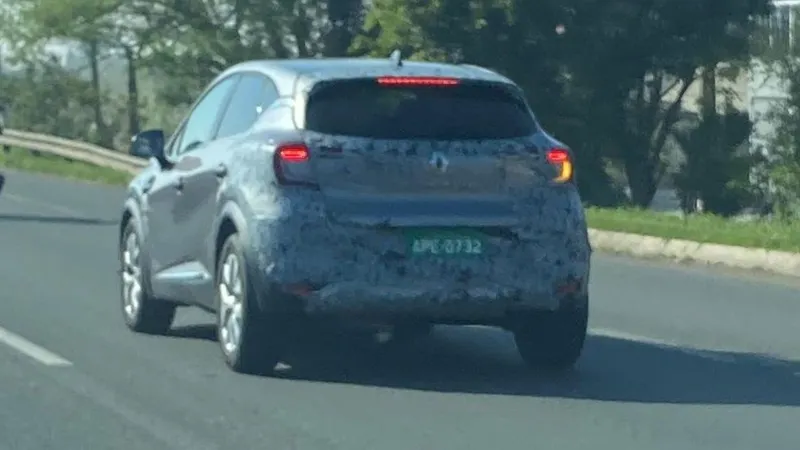 Por que o Renault Captur europeu está rodando em testes no Brasil?