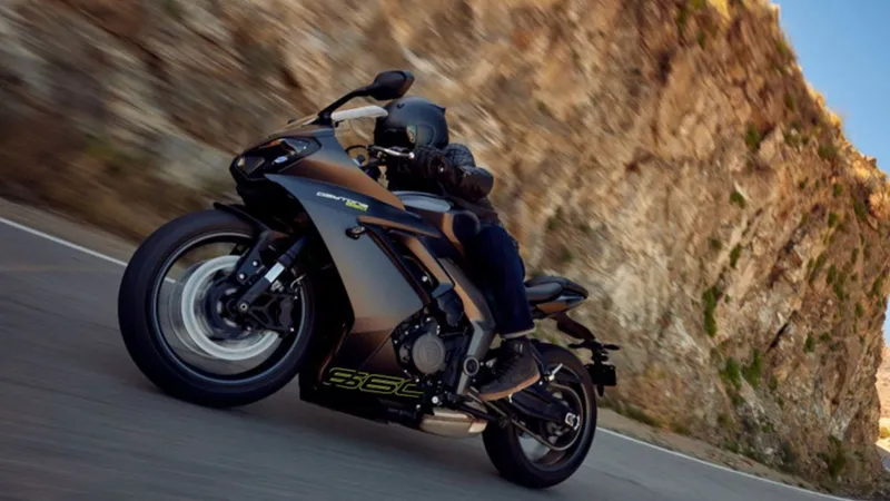 Triumph anuncia chegada da Daytona 660 às concessionárias