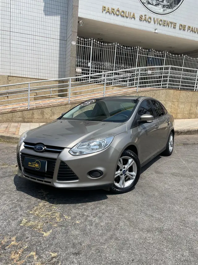 Carro Ford Focus Hatch 2015 SE Plus 2.0 16V PowerShift