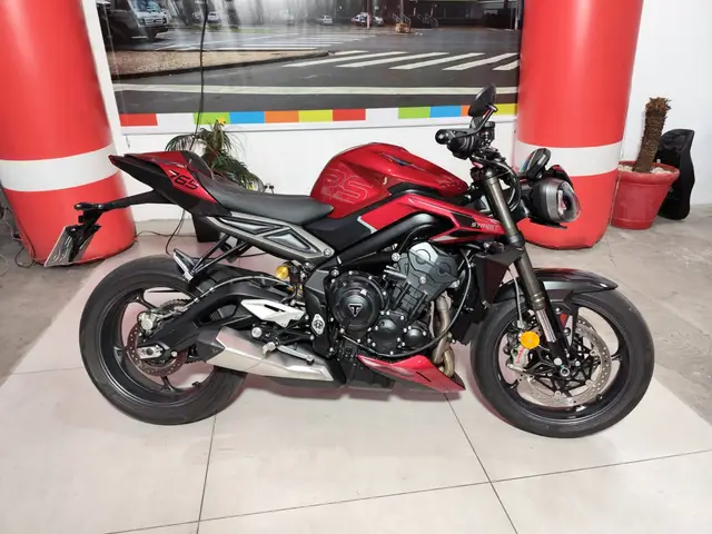 Carro Triumph Street Triple 765 2023 RS