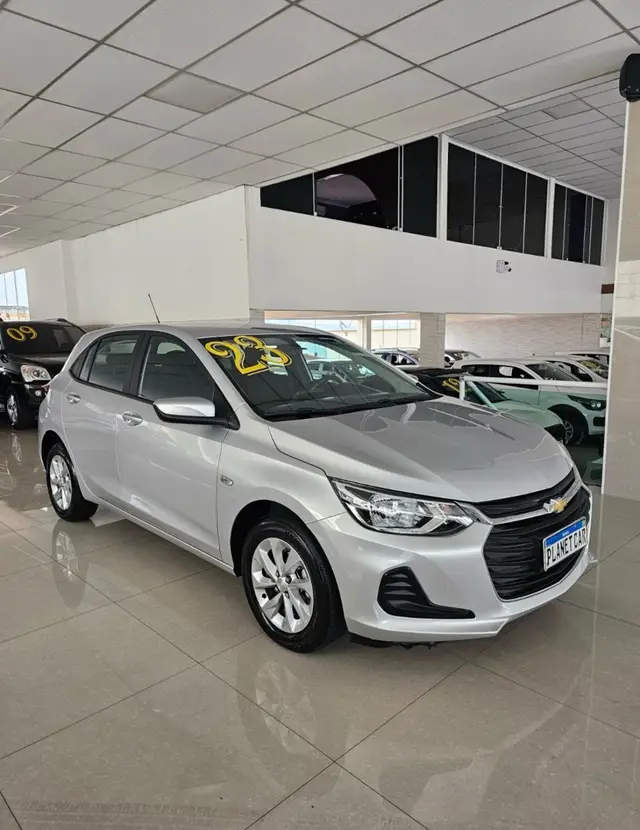 Carro Chevrolet Onix 2023 LT 1.0