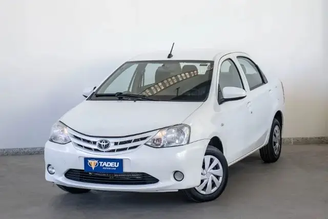 Carro Toyota Etios Sedan 2017 X 1.5 (Flex)
