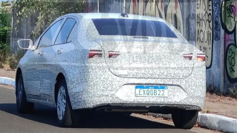 Flagra: novo Chevrolet Onix é visto novamente e manterá versão "pelada"