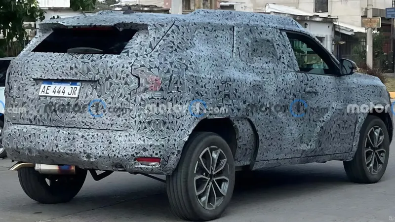 Renault Niágara usa truque de Tarok e roda disfarçada de SUV que não temos
