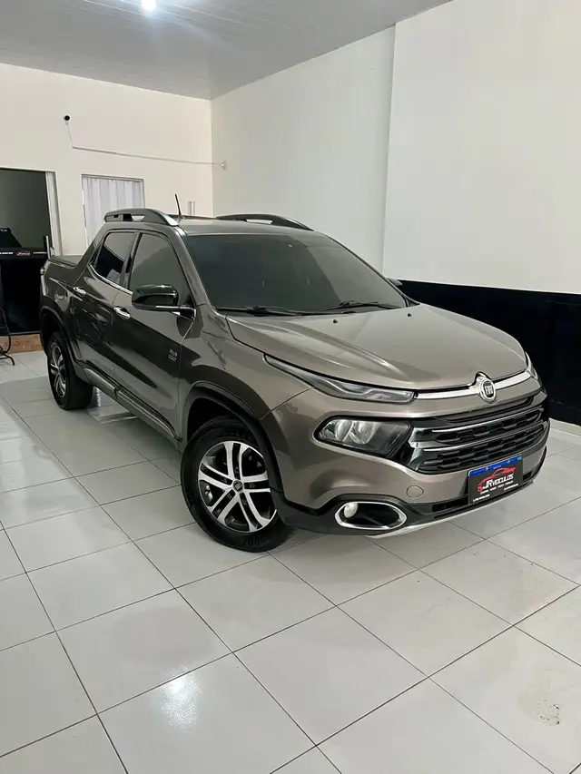 Carro Fiat Toro 2018 Volcano 2.0 diesel AT9 4x4