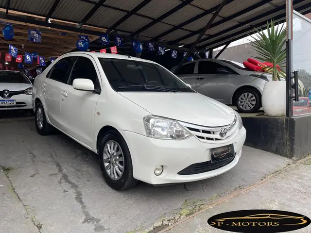 Carro Toyota Etios Sedan 2013 XLS 1.5 (Flex)