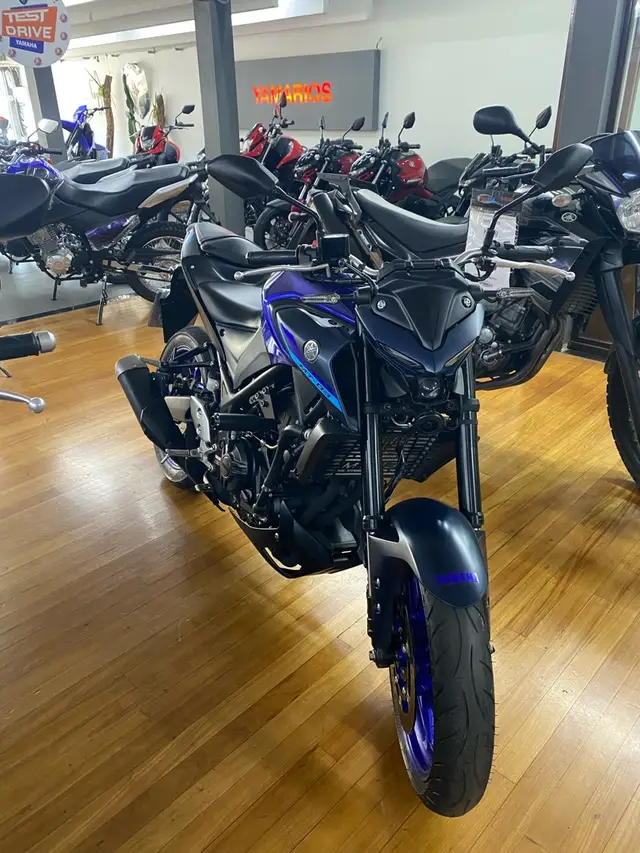 Carro Yamaha MT-03 2024 ABS