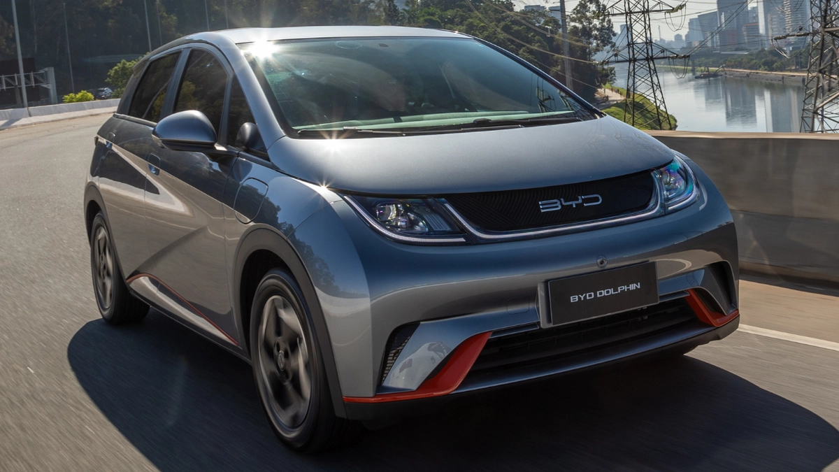 Com uma queda de vendas de quase 25% em relação a agosto, o BYD Dolphin dá motivos para a chinesa se preocupar