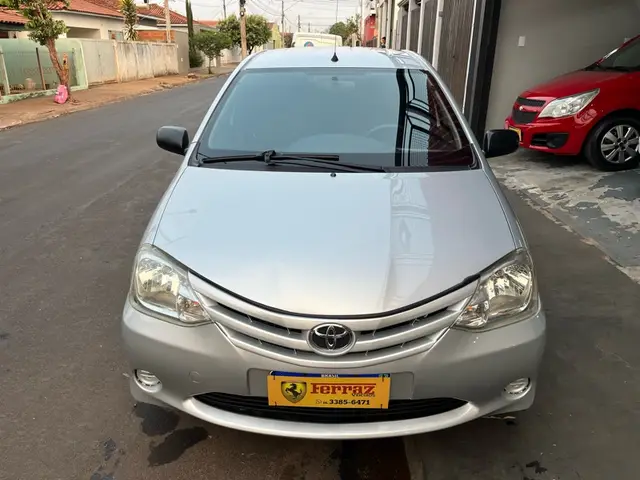 Carro Toyota Etios 2013 X 1.3 (Flex)