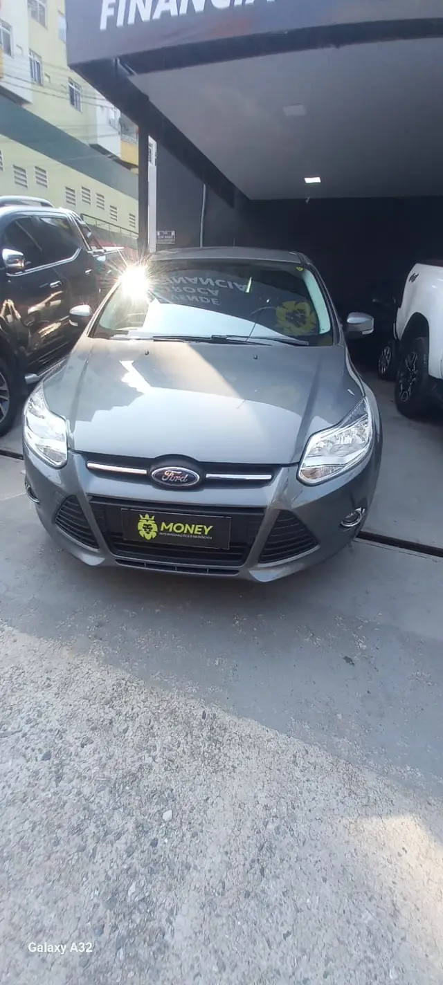 Carro Ford Focus Hatch 2015 SE Plus 2.0 16V PowerShift