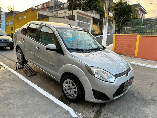 Carro Ford New Fiesta Sedan 2014 1.6 SE (Flex)